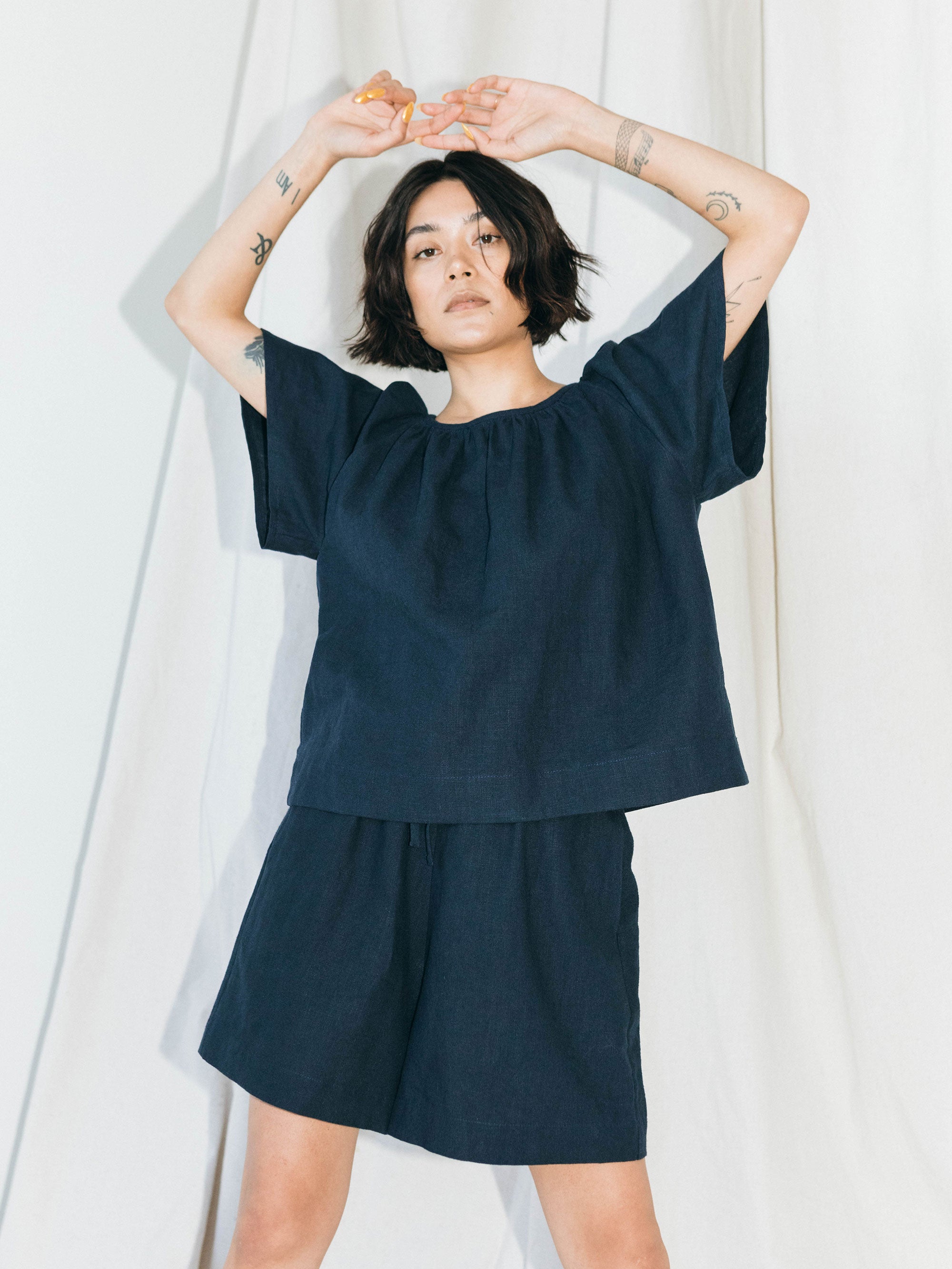 Marlo Short in Dark Indigo Linen