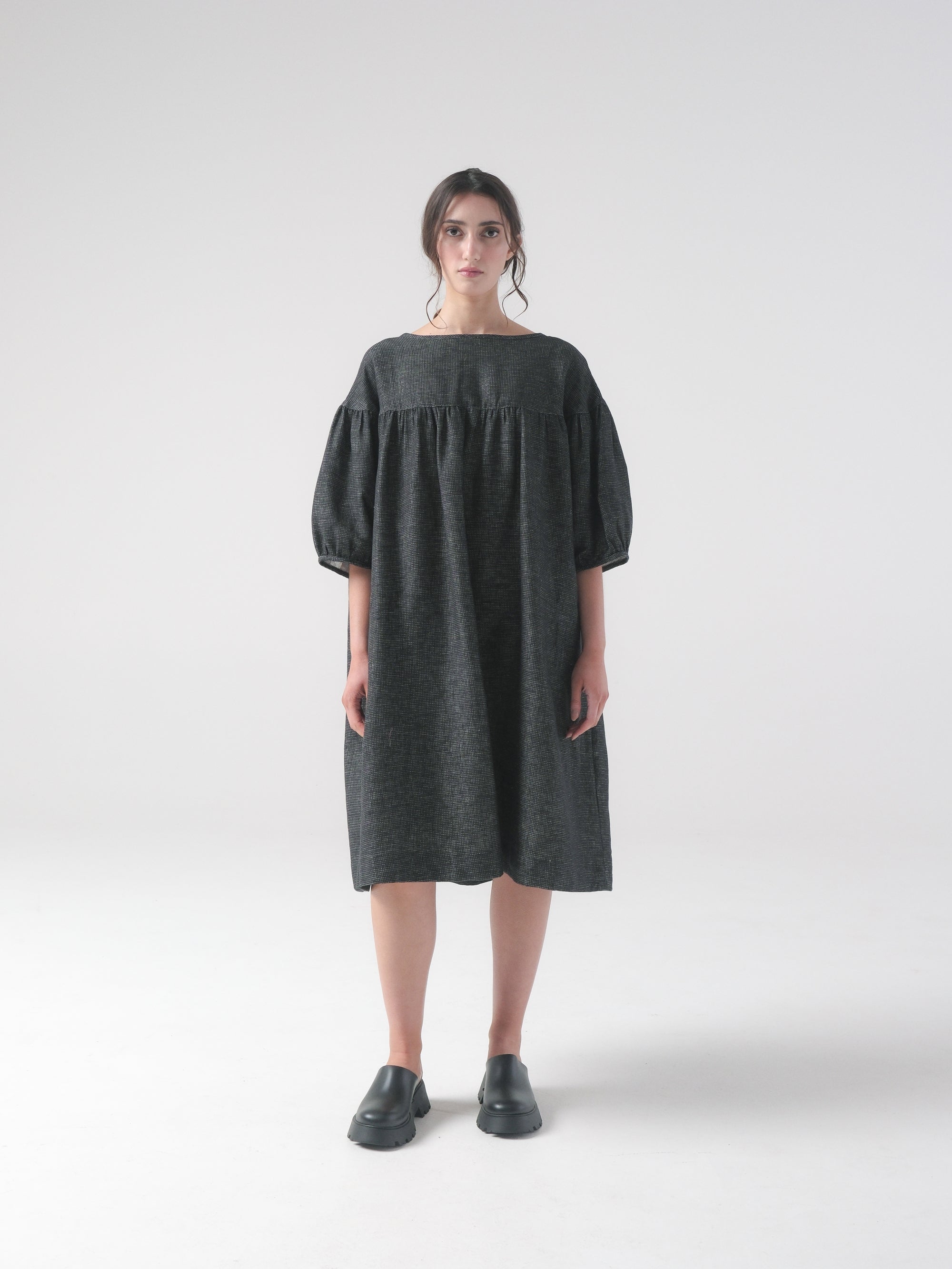 Pia Dress in Peppercorn
