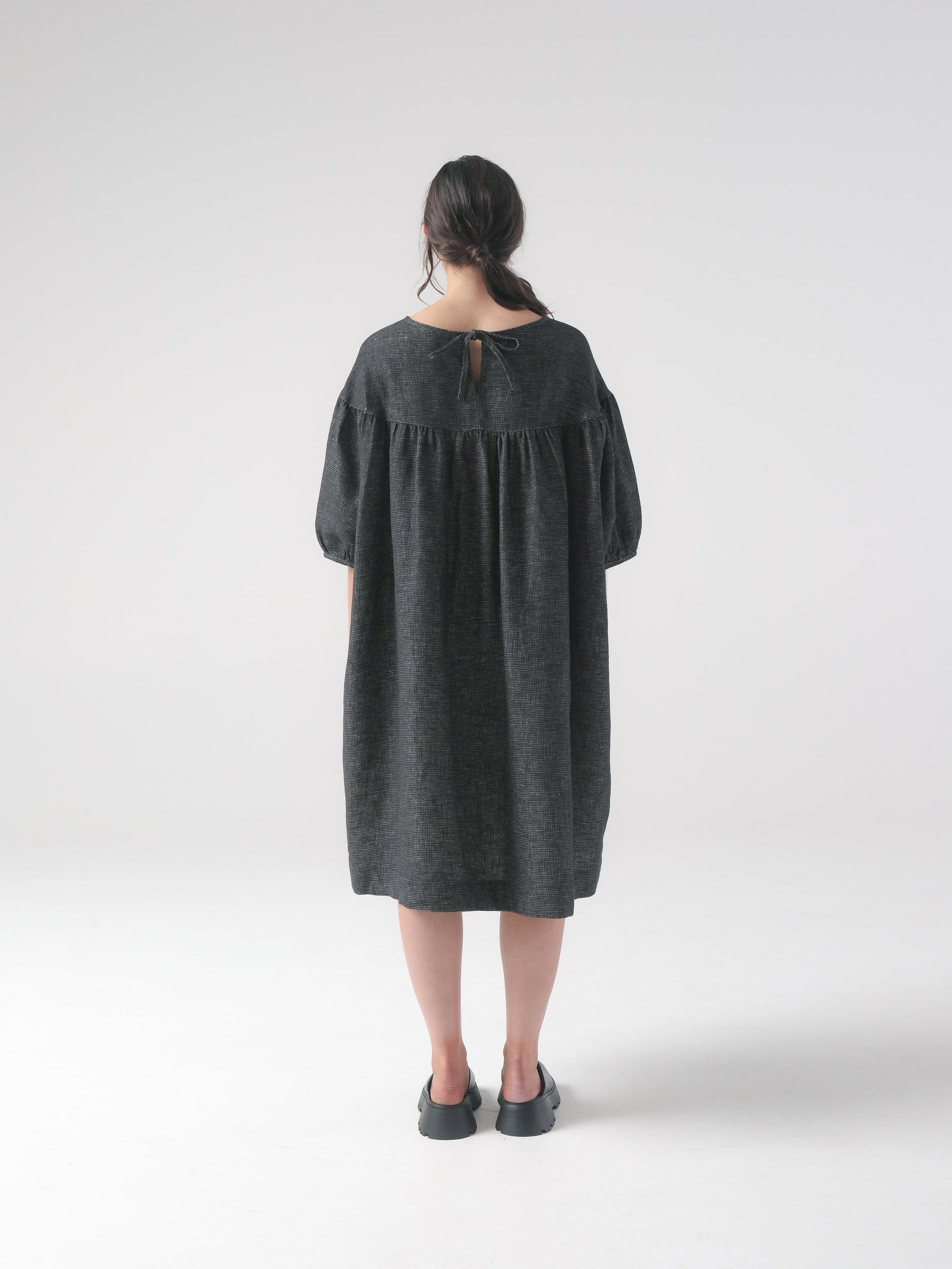 Pia Dress in Peppercorn